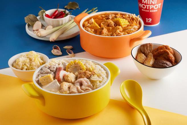 （王品「12MINI」夏日推泰式酸辣锅、酸白菜锅诱发食客食欲，并携手微热山丘推「凤梨冰沙」挺在地凤梨农。图／王品集团提供）