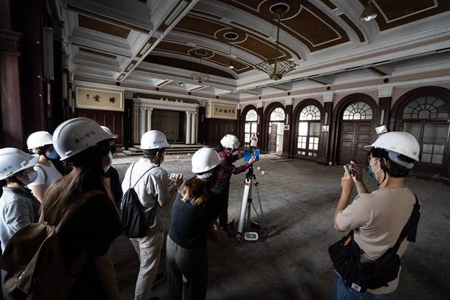 国定古蹟「台中州厅」预计今年底将完成主体修復，修復过程记录下具有「期间限定」的重要修復资讯，详实建立文化资产资讯。（文资处提供／张妍溱台中传真）