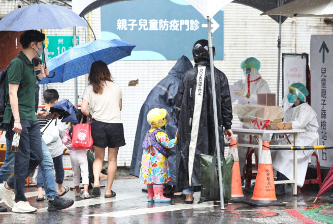 前台大感染科医师林氏璧说，国际上儿童确诊併发脑炎病例非常稀少，认为家长不用过度恐慌，推估美国在几周内就会批准6个月至6岁幼儿的莫德纳疫苗EUA。（图／示意图，记者陈俊吉摄影）