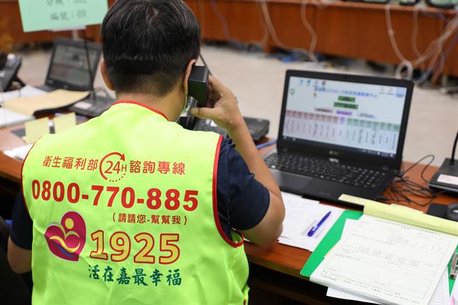 嘉義縣政府已建立關懷中心，動員縣府近500人輪番上線，既接CALL IN 也CALL OUT，5月份的服務量已超過上萬通。（嘉義縣政府提供∕呂妍庭嘉義傳真）
