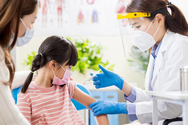 国民党医疗委员会指出，民眾不畏惧感染，是恐惧在毫无准备的蔡政府指引下感染，而Omicron造成儿童脑炎，台湾发生最多个案，更是严重警讯。（示意图／达志影像）