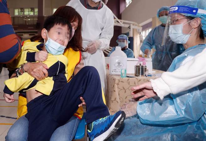 6岁以下何时可打疫苗？指挥中心估最快7月。示意图非当事人。(陈怡诚摄)