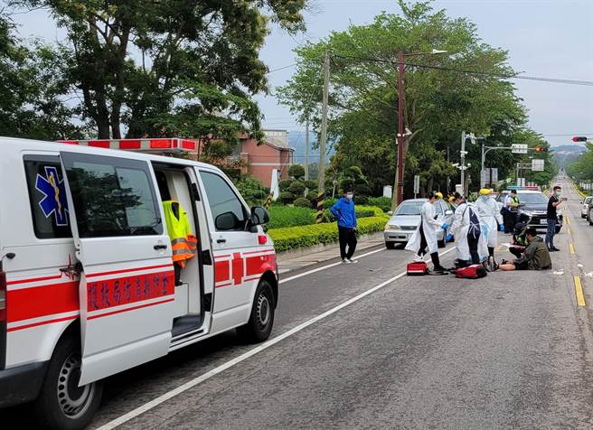 金門金湖鎮轄區下午10分鐘內發生2起車禍，事故現場之二。（警方提供）