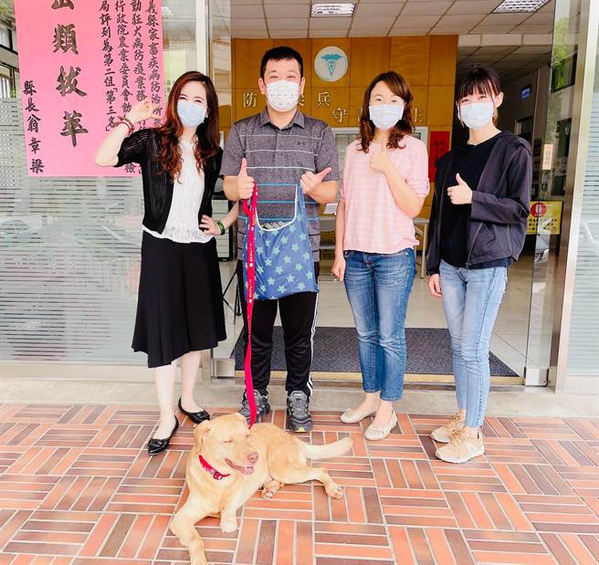 「廖老大」委请嘉义的人友人帮忙带大黄到台中的新家。(林佩如提供∕吕妍庭嘉义传真）