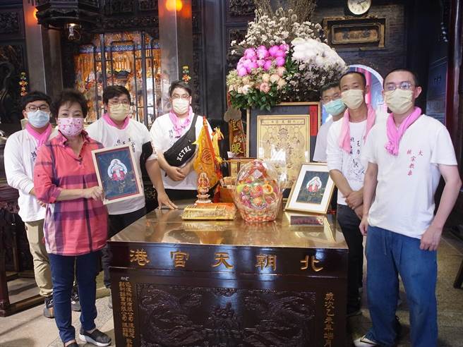 天主教輔仁大學宗教系學生組媽祖會，每年回雲林縣北港朝天宮謁祖宗教交流。（張朝欣攝）