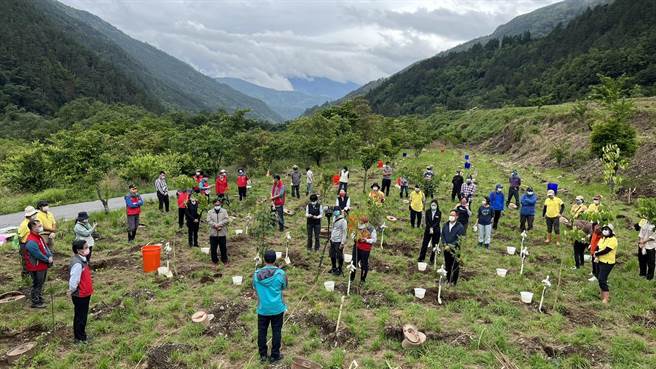 「武林大『滙』 永续水资源种树计画」23日在武陵农场启动。（武陵农场提供）