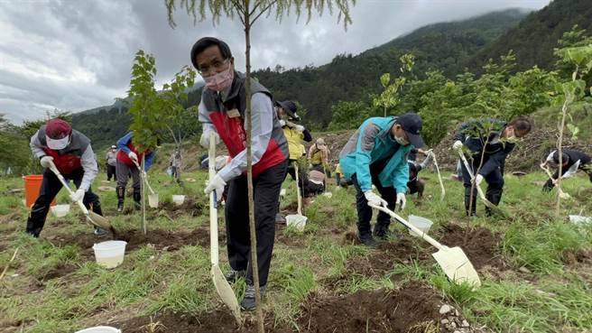 「武林大『滙』 永续水资源种树计画」23日在武陵农场启动。（武陵农场提供）