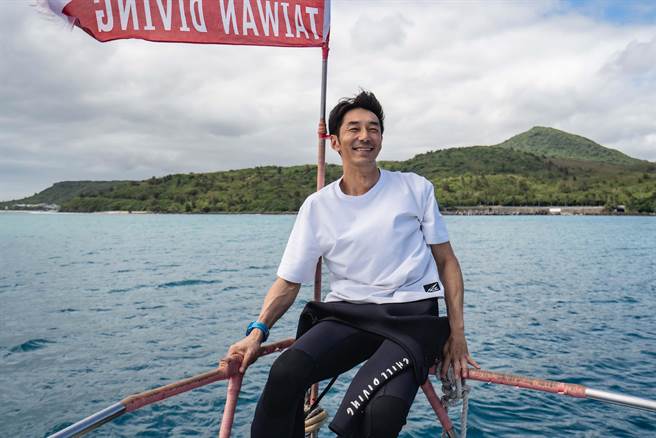 李李仁赴屏東拍攝環保影片。（綠色和平提供）