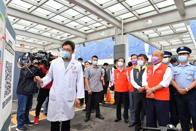 中央流行疫情指揮中心協調三軍總醫院，21日起在松山機場設置大型篩檢站。（資料照片，行政院提供）