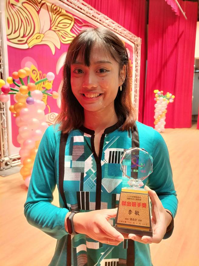 「击」破人生困境，内埔农工李敏获总统教育奖。(内埔农工提供)