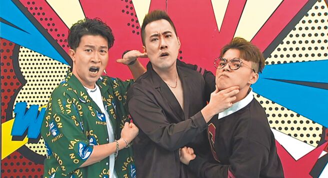 张立东（左起）、余祥铨以及海产上《小明星大跟班》展开互评大会。（中天综合台提供）