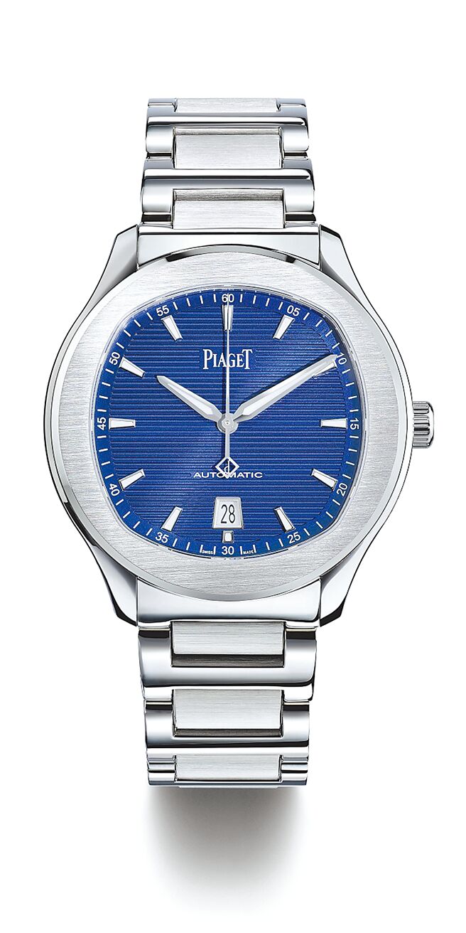 伯爵Polo系列伯爵蓝日期显示精钢自动上炼腕表，38万3000元。（PIAGET提供）