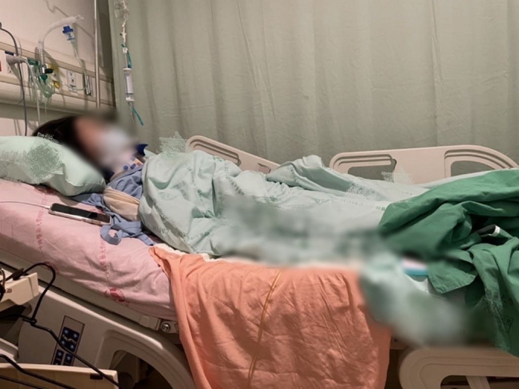南投縣一名志願役女軍人遭到前男友開車撞上，重傷臥病在床。（翻攝自Dcard）