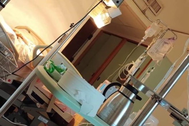 男网友确诊住隔离病房，某天隔壁床病人去世，医院隔了好一阵子才有人来处理。（图／翻摄自爆怨公社）