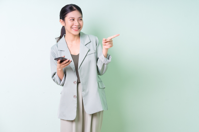 生肖屬猴、蛇、龍、鼠、雞的人頭腦靈活，屬猴人反應快，屬鼠人點子多。（示意圖／shutterstock）