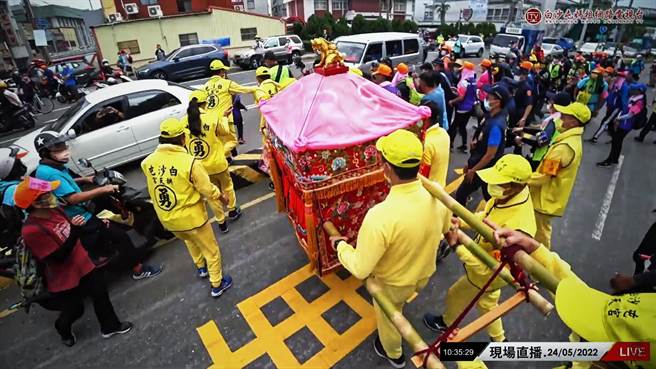 目前媽祖已走過半個彰化，如今未駐駕彰化，依這個腳程計算，今天就會穿越彰化。(翻攝白沙屯媽祖網路電視台／吳建輝彰化傳真)