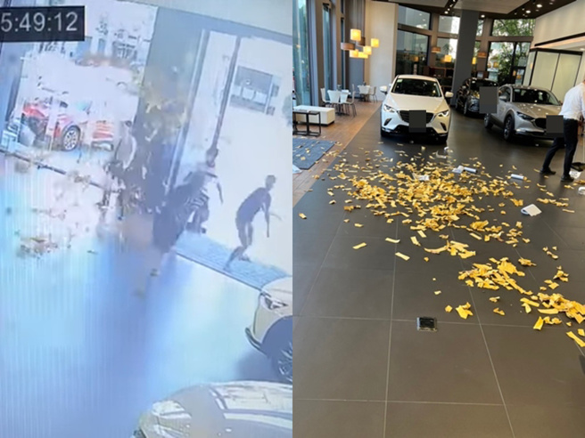 高雄某车厂销售中心日前遭几名男子闯入后，男子朝内部撒纸钱，随后掉头离开，室内监视器影像曝光，只见满地纸钱中还夹杂A4纸写上报怨内容。（翻摄自脸书「记者爆料网」）