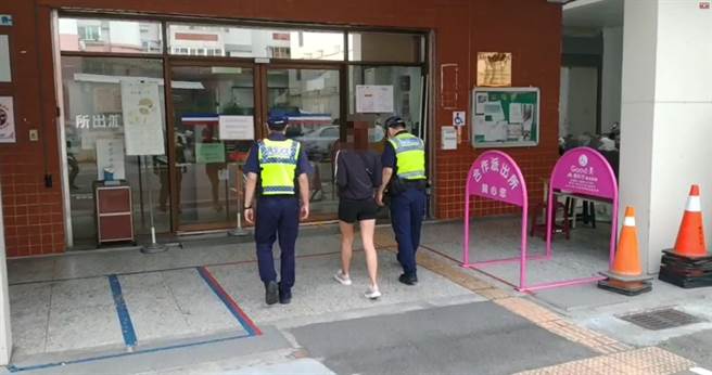警方通知驾驶角姓女子到案说明。（民眾提供）