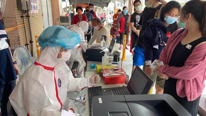 民眾快篩陽性PCR需求大增。（為恭醫院提供／李京昇苗栗傳真）