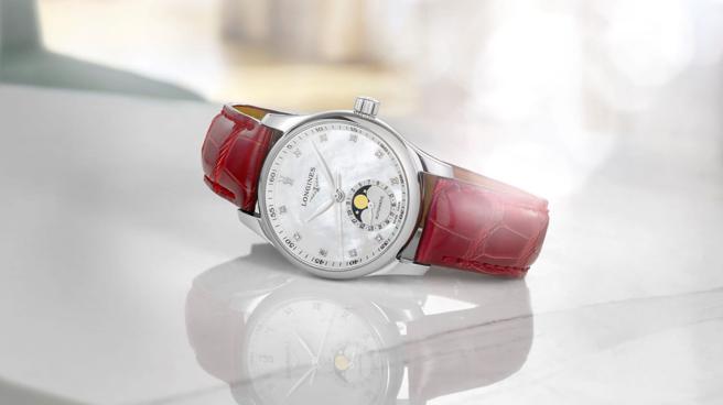 浪琴表Master 巨擘系列月相女表，广告主打款，9万4800元。（Longines提供）