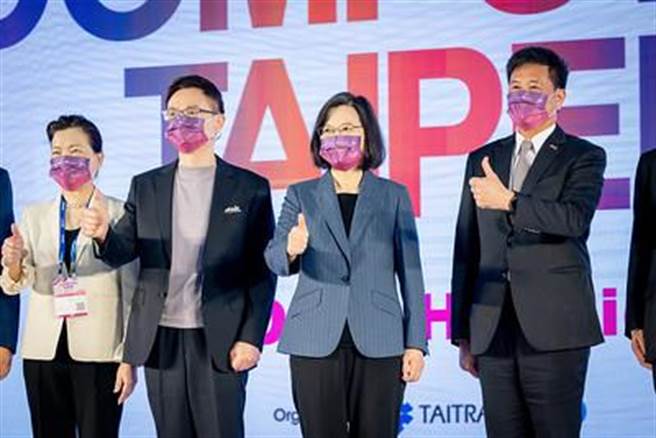 蔡英文总统今天上午出席2022年台北国际电脑展COMPUTEX开幕典礼(总统府提供)