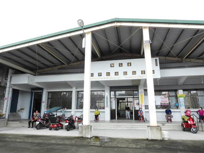 花莲吉安乡庆丰活动中心开放迄今已逾30年，设施老旧，空间狭小，早已不敷使用需求。（罗亦晽摄）