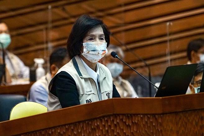 检廉侦办宜兰县长林姿妙涉贪案，今天林姿妙在县议会回覆议员质询时，认为是政治迫害，并指会用起诉来影响选举。（李忠一摄）
