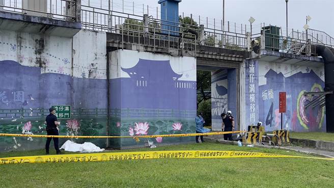 板桥环河西路5段湳仔沟横移门内昨发现1具男性焦尸。（吕健豪摄）