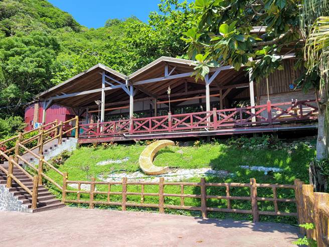 花蓮豐濱的知名景點月洞遊憩區7名工作人員有4人確診，為提供高服務品質及高標準自主防疫作為，即起自6月20日止休園。（豐濱鄉公所提供／羅亦晽花蓮傳真）