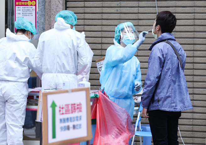 快篩陽視同確診26日全面實施 。（羅永銘攝）