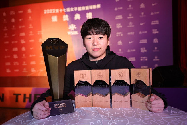 台元纺织超级新人林蝶，在第17届WSBL包办年度MVP、年度新人后、年度第一队、年度得分后及年度篮板后等个人奖项。（中华篮协提供）