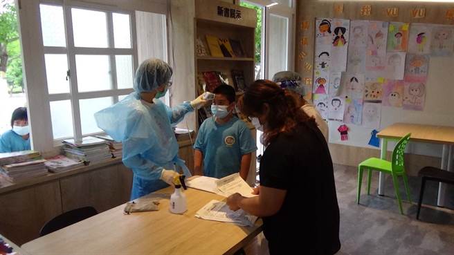 屏縣府宣布，輝瑞兒童疫苗、青少年BNT第三劑明日起施打。(屏縣府提供)