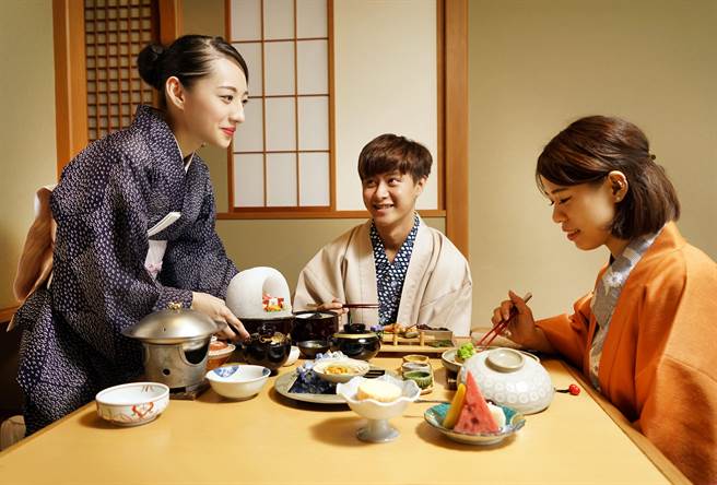 日胜生加贺屋部屋食(房内用餐)情境图。（日胜生加贺屋提供）