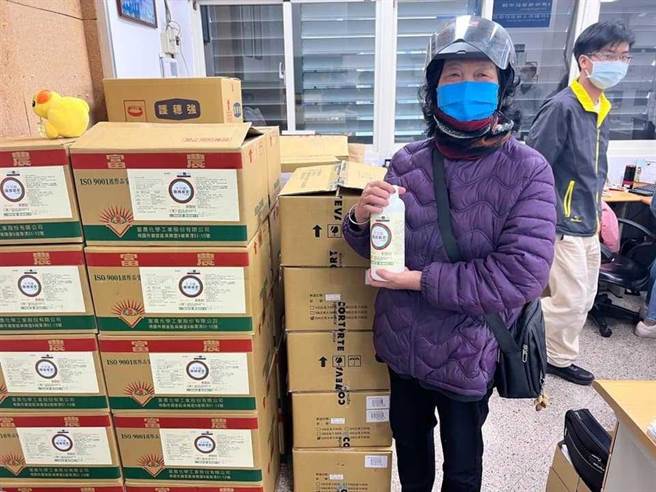 玉里鎮公所提供防治稻熱病藥劑補助，每包150至300元不等，避免作物染病。（玉里鎮公所提供／王志偉花蓮傳真）