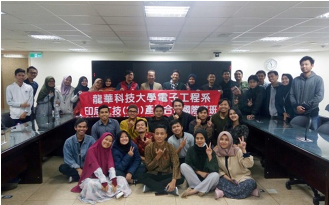 龙华科大曾办理「印尼2+i技职产学合作专班」，为臺印官方技职教育新合作模式。（照片/龙华科大提供疫情前照片）