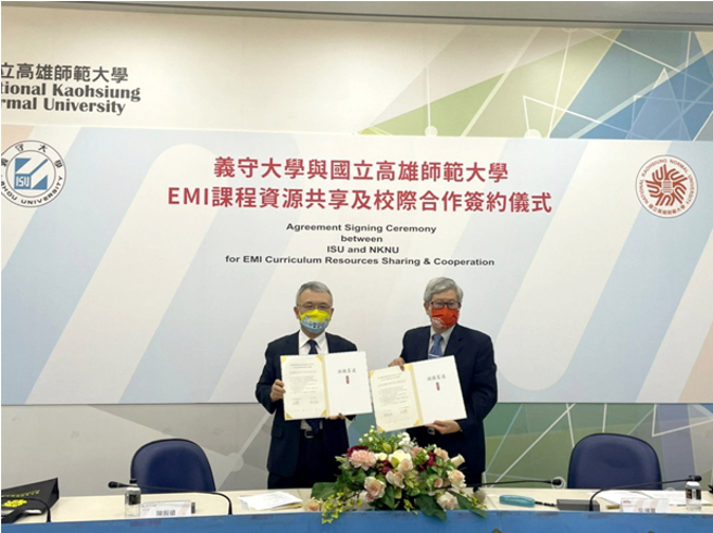 義守大學校長陳振遠(左)和高雄師範大學校長吳連賞，共同簽訂EMI課程資源共享及校際合作。(照片/義守大學提供)