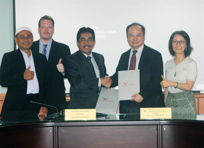 龍華科大與印尼Universitas Sebelas Maret(UNS)大學締結姊妹校。（疫情前照片）（校方提供）