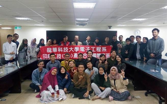 龍華科大開辦「印尼2＋i技職產學合作專班」，為臺印官方技職教育新合作模式。（疫情前照片）（校方提供）