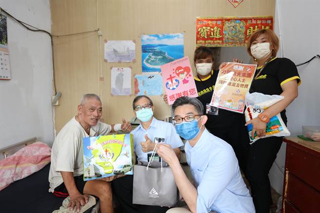 随着端午节将至，恒基整合各方民间企业资源，送出150份民生物资，在疫情中带来温暖曙光。（恒基提供／谢佳潾屏东传真）