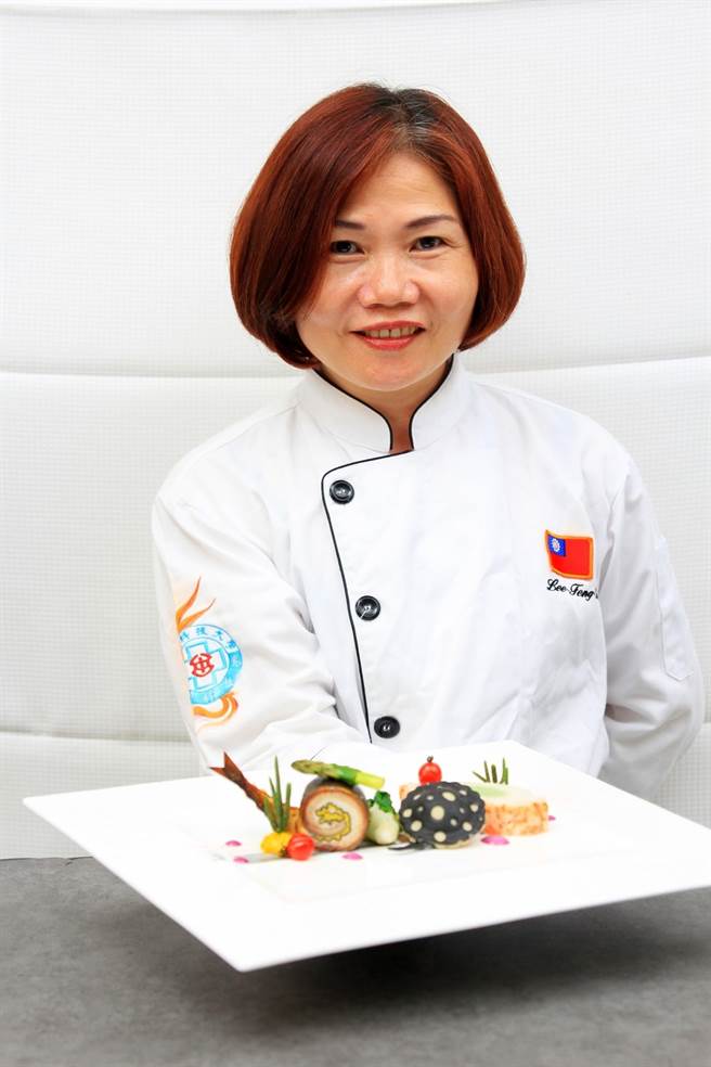 56歲的中台科大學生李鳳珠獲得今年總統教育奬。（中台科大提供／陳淑芬台中傳真）