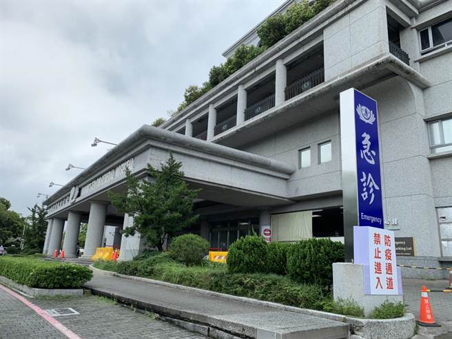 花莲昨救护勤务急救量突暴增80件，较以往每日平均多出20件，且北区3大医院急诊室下午满床，并启动分流，一度让病患求诊无门，后经时间消化后，幸已妥善处理完毕。（罗亦晽摄）