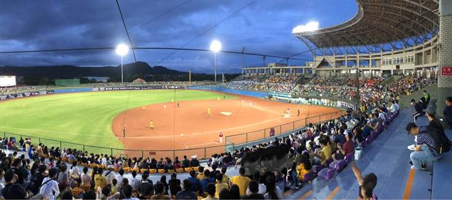 中华职棒例行赛24、25日在台东开打。（蔡旻妤摄）