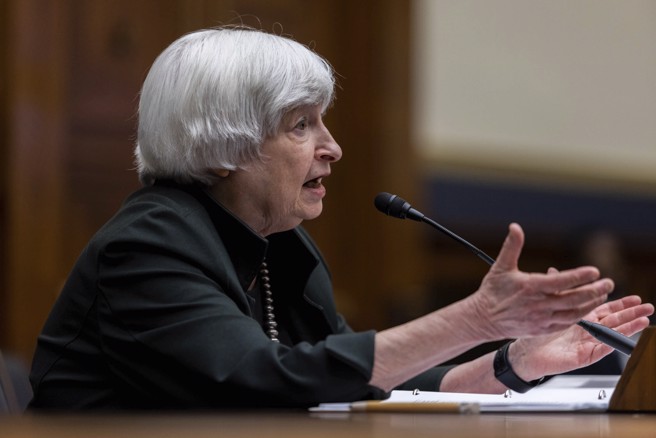 美国财政部长叶伦认为，在通货膨胀压力下，对华高关税几乎不具有战略意义，为了减轻企业和消费者的经济负担，至少可以部分取消。（图／美联社）