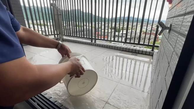 建商推出便捷验屋服务，专业团队到场验屋，拍摄影片提供客户同步验收。（业者提供／卢金足台中传真）