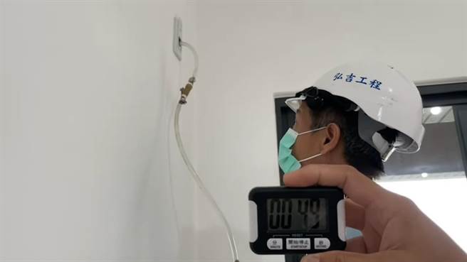 建商推出便捷验屋服务，专业团队到场验屋，拍摄影片提供客户同步验收。（业者提供／卢金足台中传真）