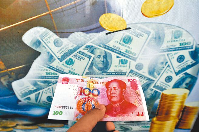 人民币兑美元中间价23日调升731点至6.6756，单日升幅创2005年7月22日以来最大。（中新社）