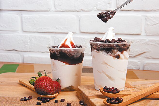 汉堡王首度进军屏东也开卖沁凉的万丹红豆圣代、万丹红豆草莓圣代，单点69元起。（汉堡王提供）