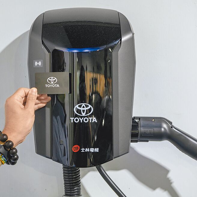 TOYOTA经销商据点AC慢充站免费充电。（陈大任摄）