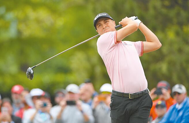 賈斯汀湯瑪斯驚險拿下今年PGA錦標賽冠軍。（路透）