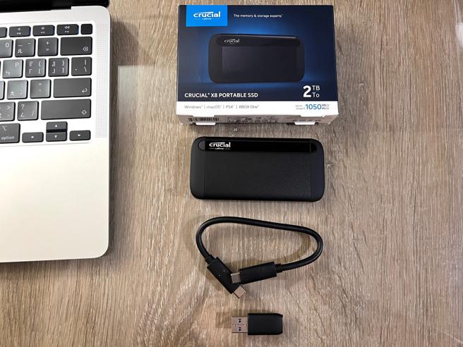 美光科技「Crucial X8 SSD行动硬碟」，1TB版本现在PChome 24h购物及momo购物网上还享特价约3500元，至于顶规的2TB容量版本，PChome 24h购物现也享特价6500元。（石欣蒨摄）